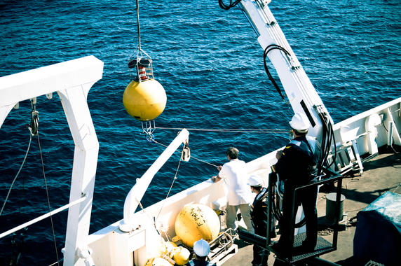 Colocan radares en el estrecho de Gibraltar para mejorar la recogida de vertidos contaminantes