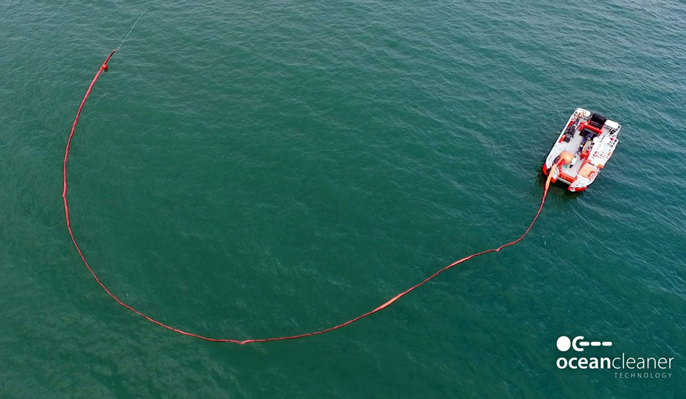 El buque Ocean Cleaner y un dron trabajarán desde finales de mes para combatir el alga invasora