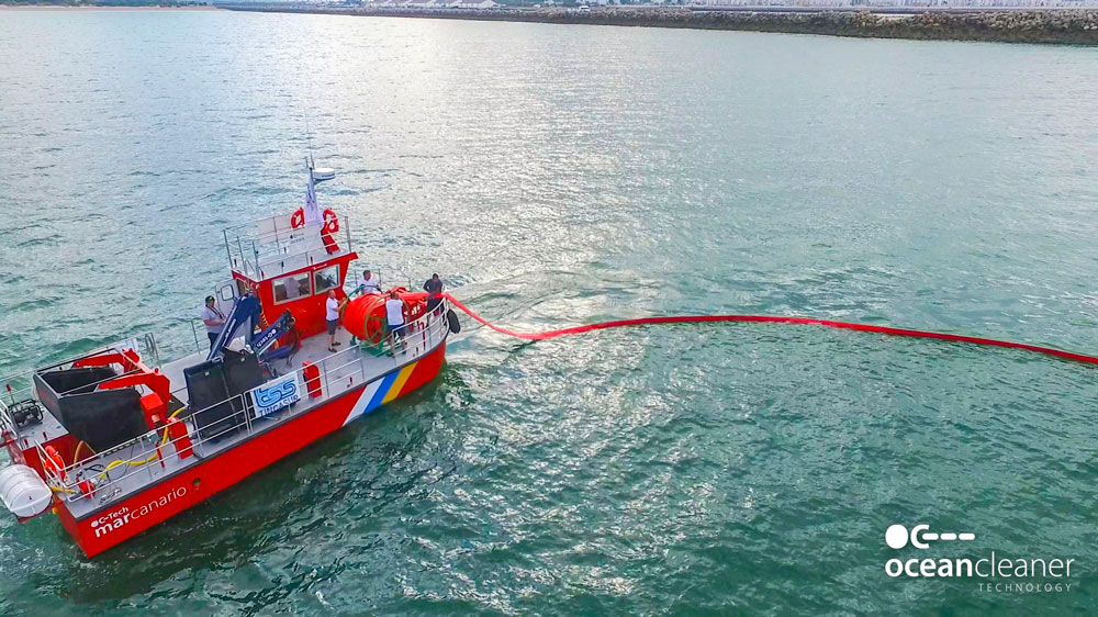 Tres barcos surcarán el Estrecho contra el alga invasora.