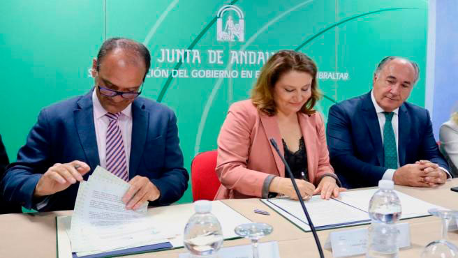 Firma del convenio con la Junta de Andalucía